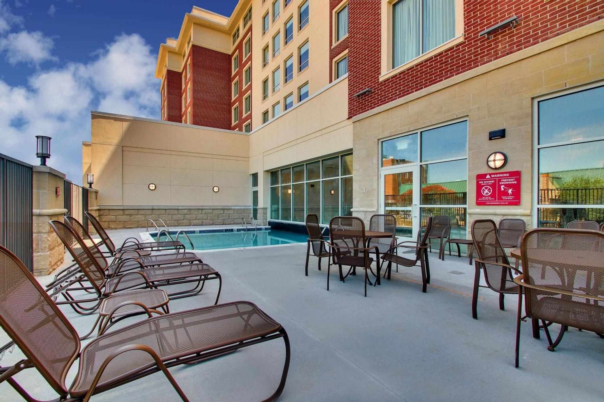 Drury Inn & Suites Iowa City Coralville Dış mekan fotoğraf