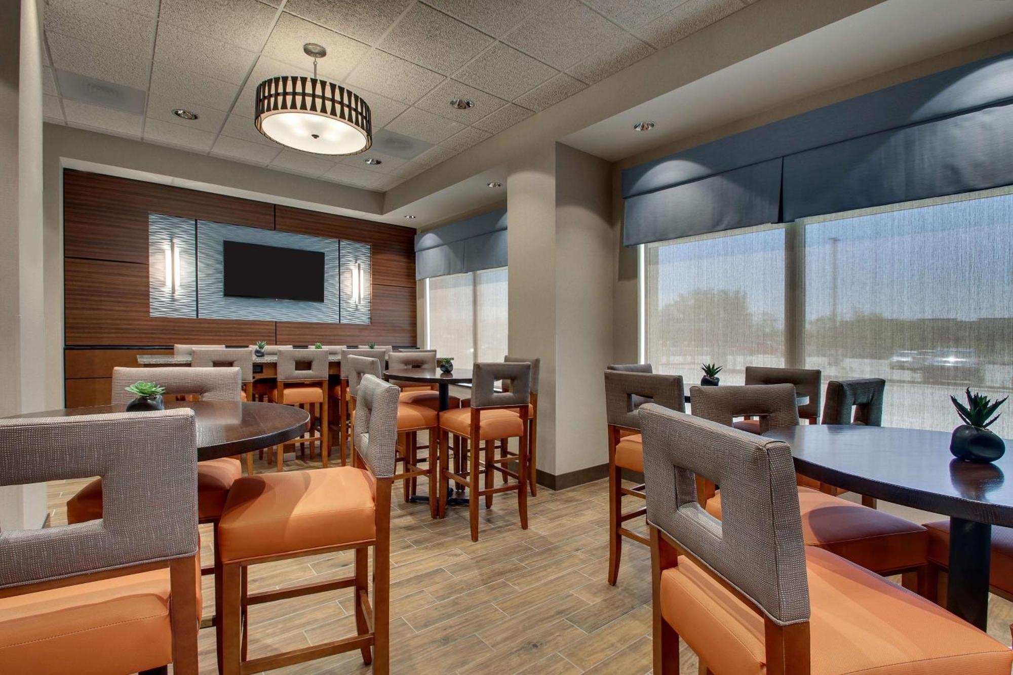 Drury Inn & Suites Iowa City Coralville Dış mekan fotoğraf